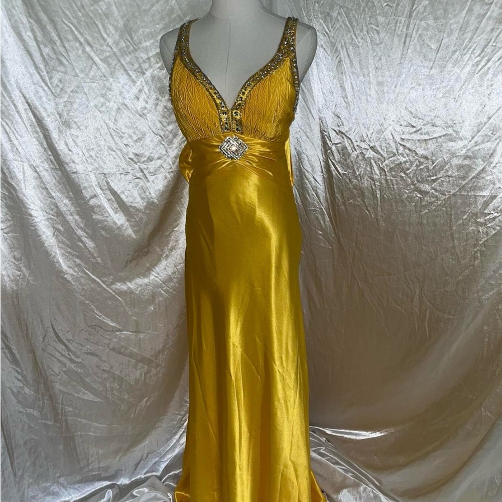 Elegant Yellow Evening Gown